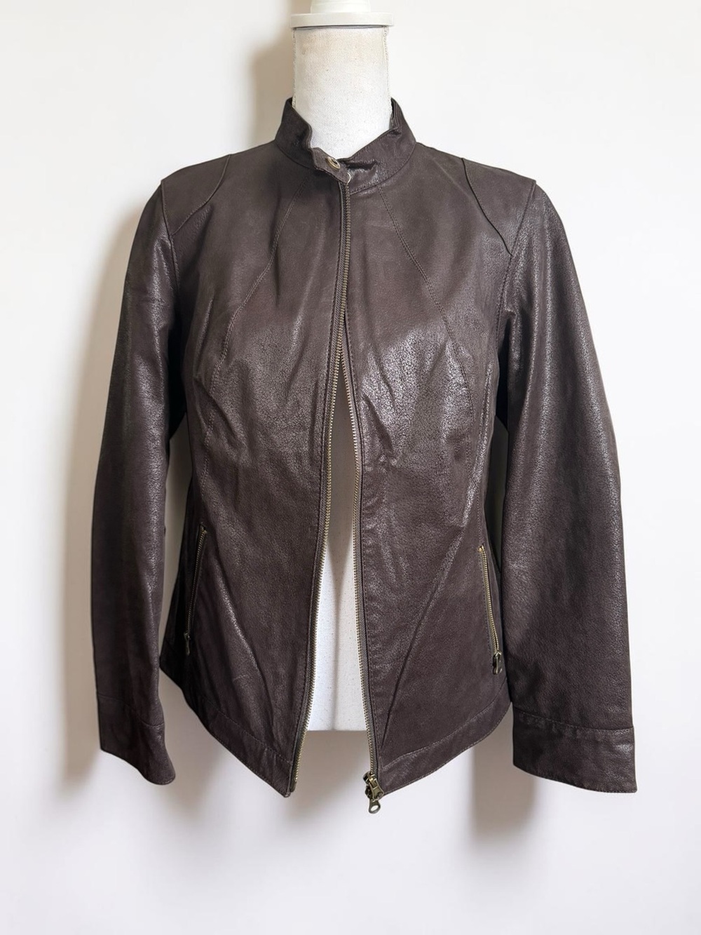 Avon woman’s genuine leather bomber jacket size Medium